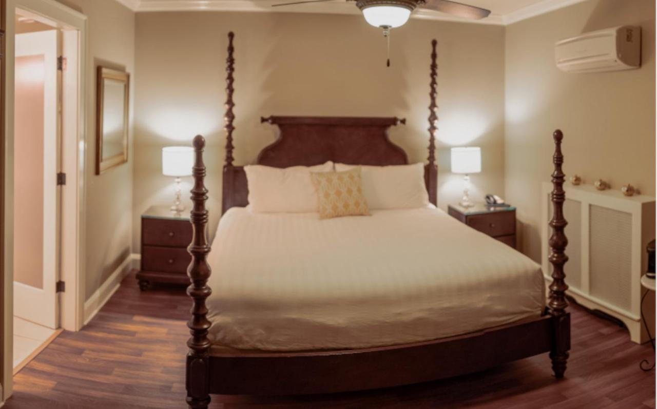Crown Mansion Boutique Hotel & Villas Qualicum Beach Ngoại thất bức ảnh