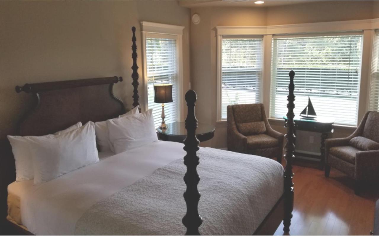 Crown Mansion Boutique Hotel & Villas Qualicum Beach Ngoại thất bức ảnh