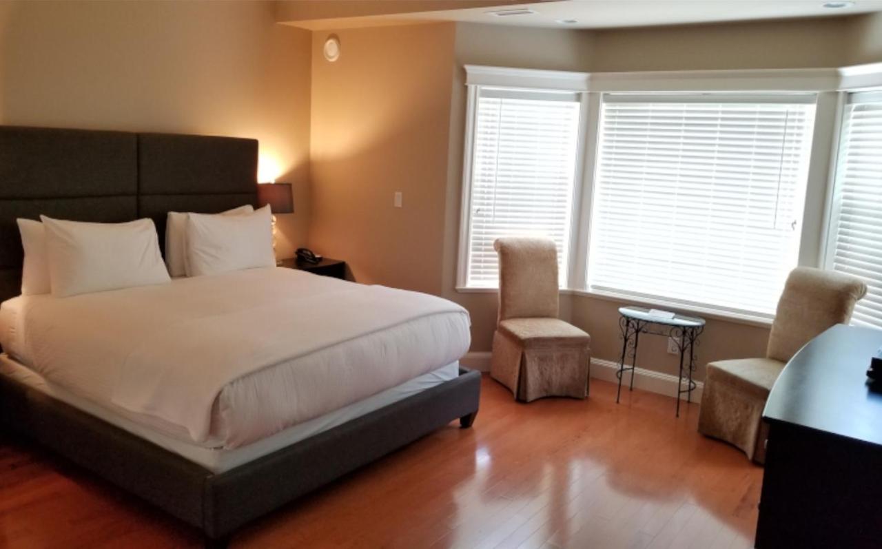 Crown Mansion Boutique Hotel & Villas Qualicum Beach Ngoại thất bức ảnh