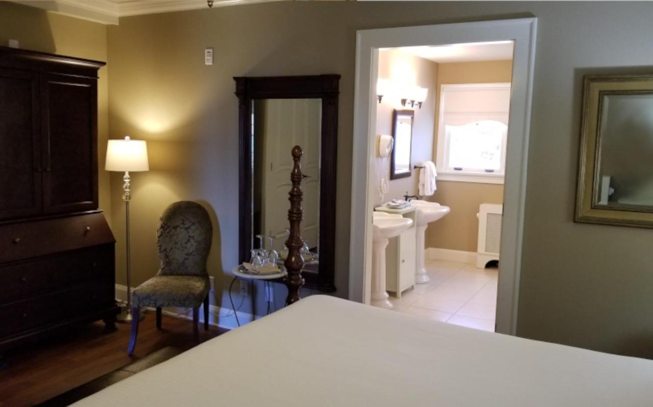 Crown Mansion Boutique Hotel & Villas Qualicum Beach Ngoại thất bức ảnh