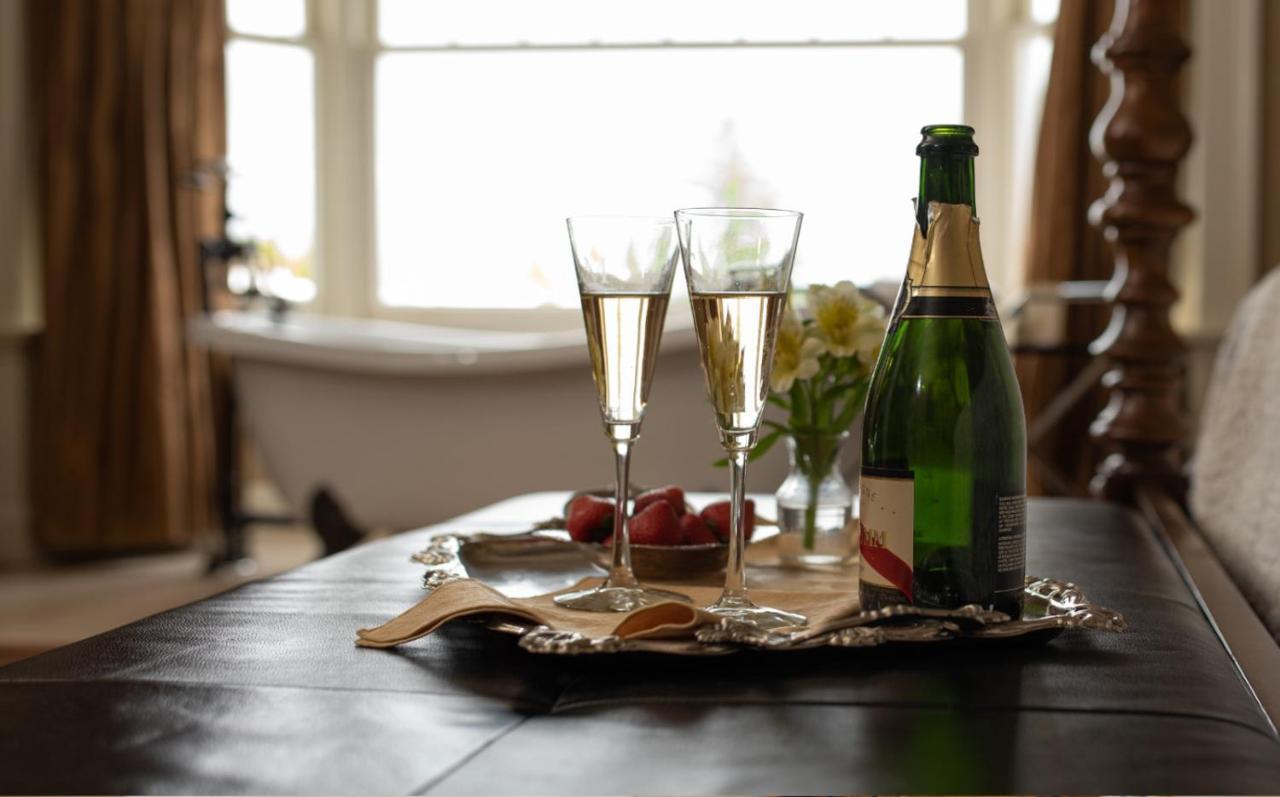 Crown Mansion Boutique Hotel & Villas Qualicum Beach Ngoại thất bức ảnh
