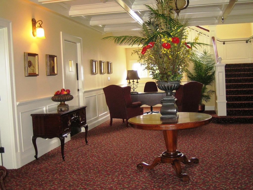 Crown Mansion Boutique Hotel & Villas Qualicum Beach Ngoại thất bức ảnh