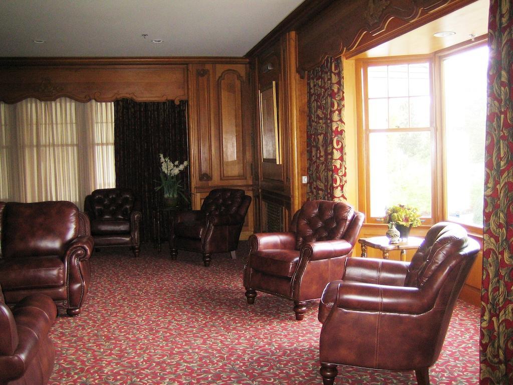 Crown Mansion Boutique Hotel & Villas Qualicum Beach Ngoại thất bức ảnh