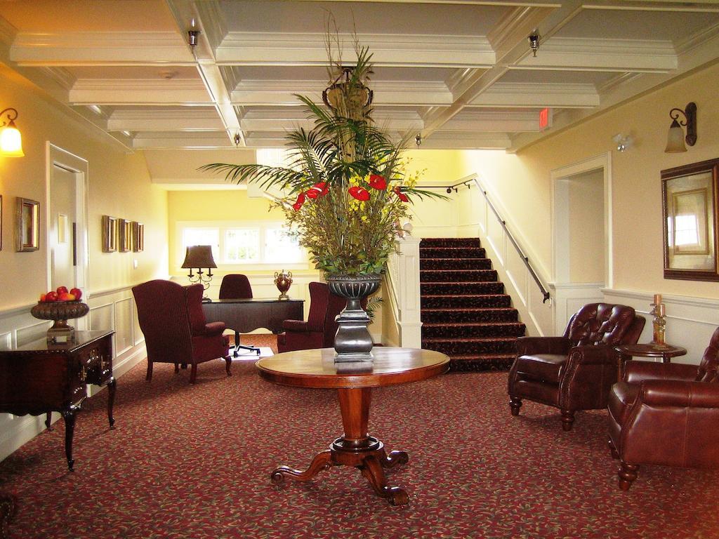 Crown Mansion Boutique Hotel & Villas Qualicum Beach Ngoại thất bức ảnh