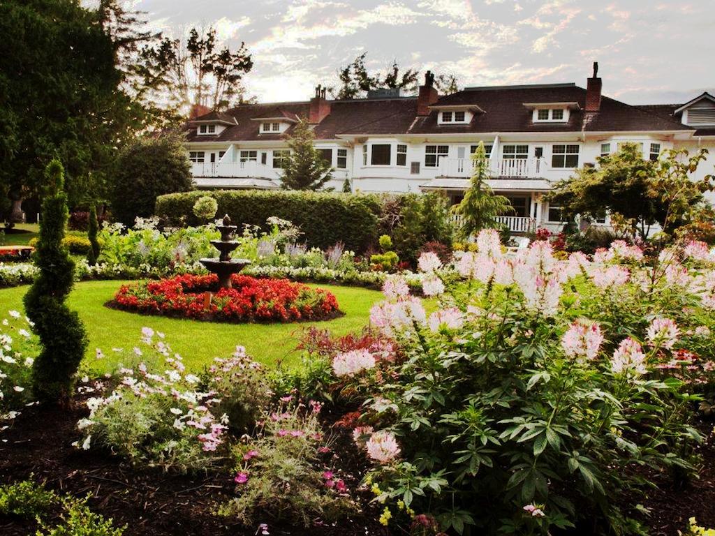 Crown Mansion Boutique Hotel & Villas Qualicum Beach Ngoại thất bức ảnh