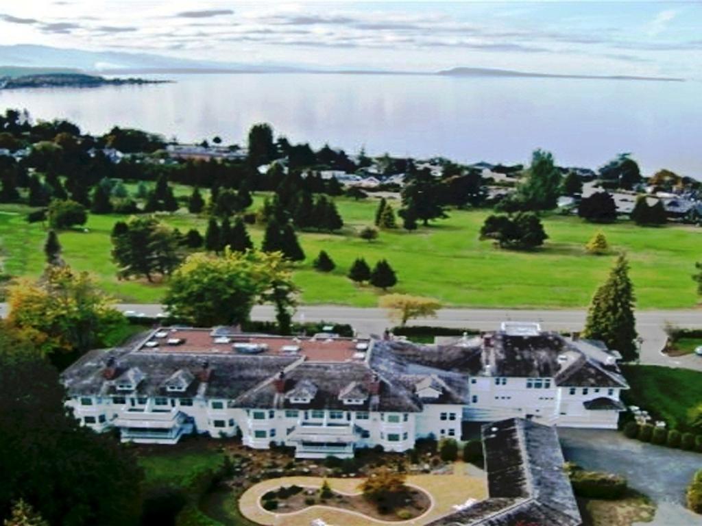 Crown Mansion Boutique Hotel & Villas Qualicum Beach Ngoại thất bức ảnh