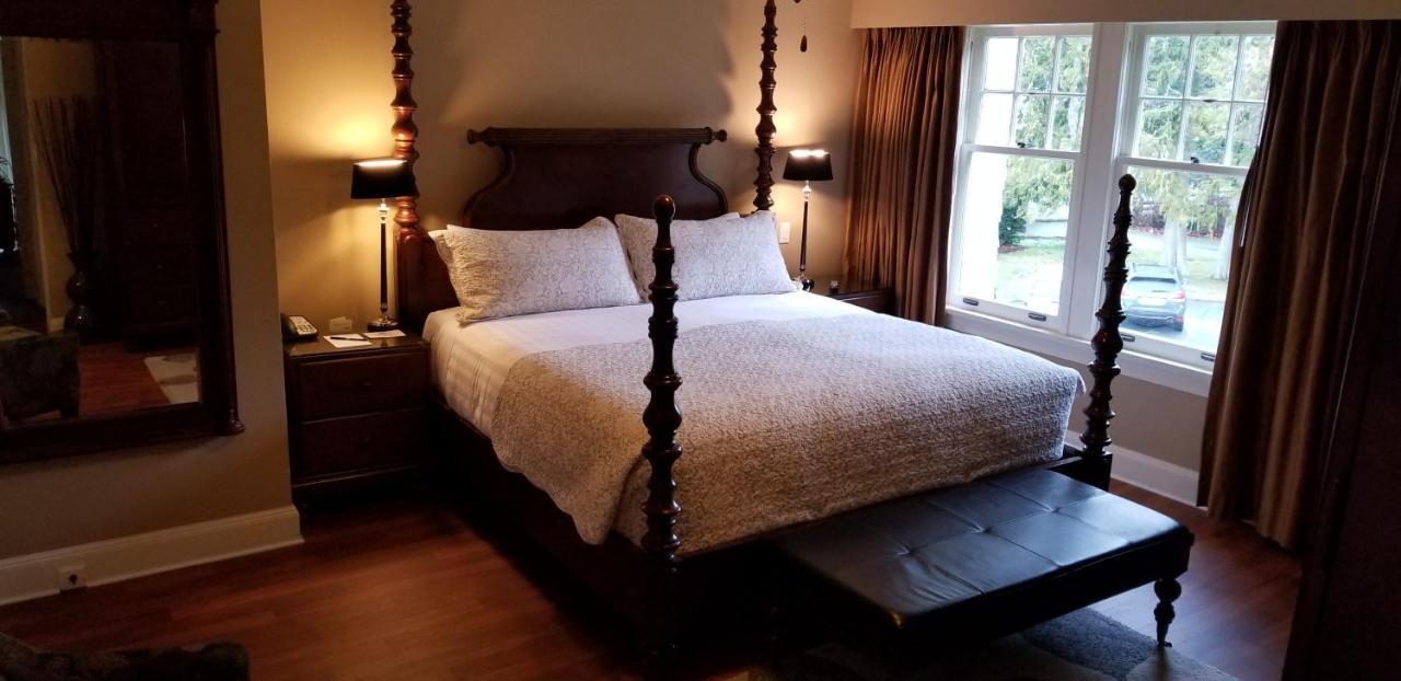 Crown Mansion Boutique Hotel & Villas Qualicum Beach Ngoại thất bức ảnh
